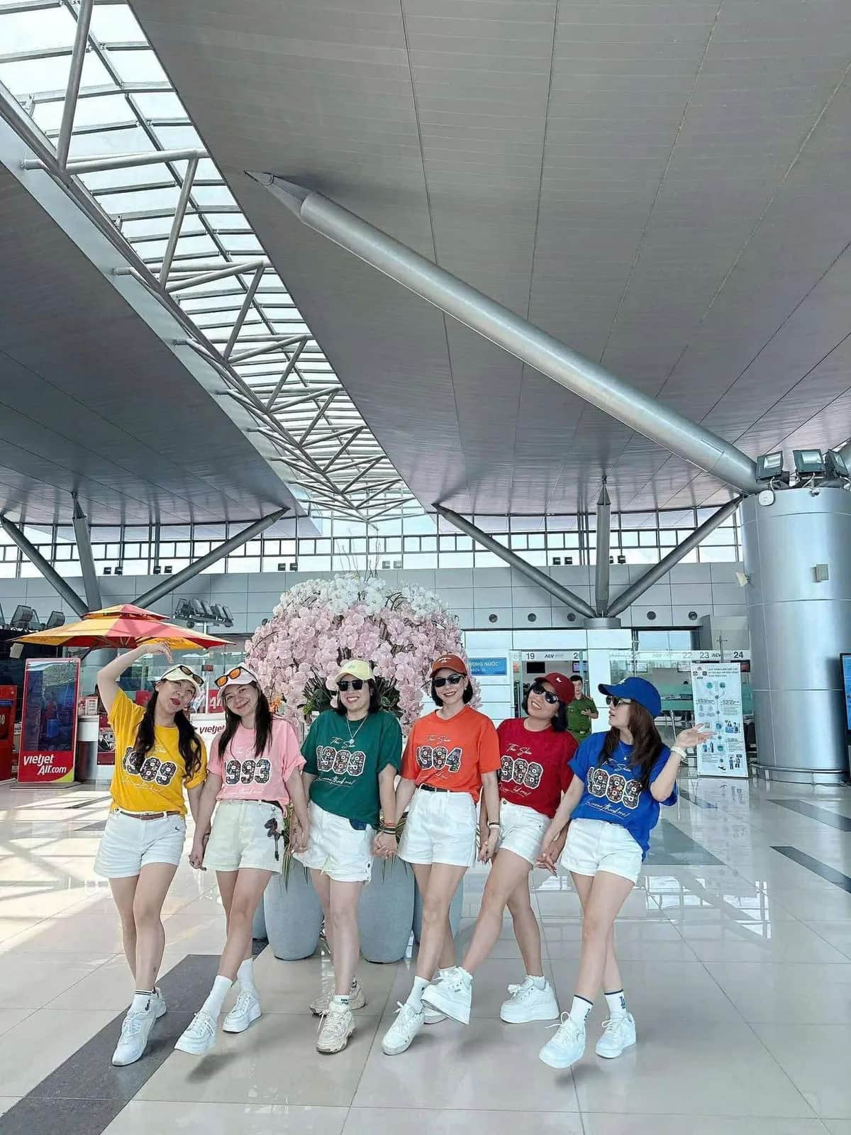 Áo nhiều màu, sẵn sàng lên đường