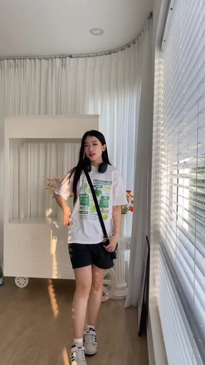 Một chiếc áo, một ngày thật nhẹ.