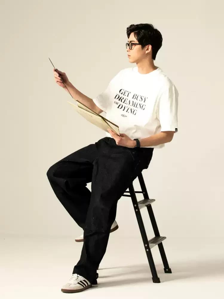 ÁO THUN NAM HỌA TIẾT GET BUSY DREAMING — ảnh 3