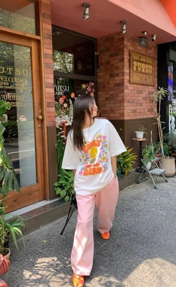 Áo thun nữ Tweety Early Bird Print — ảnh 7