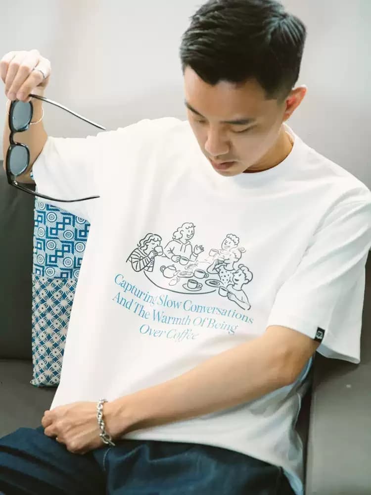 ÁO THUN NAM HỌA TIẾT SLOW CONVERSATIONS — ảnh 2