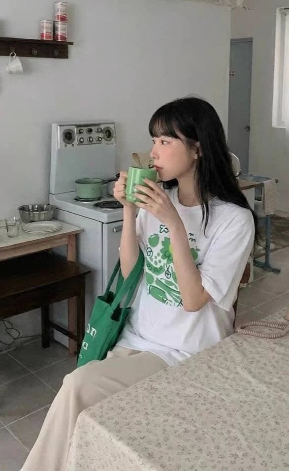 Áo thun nữ Green Daisy Print — ảnh 2