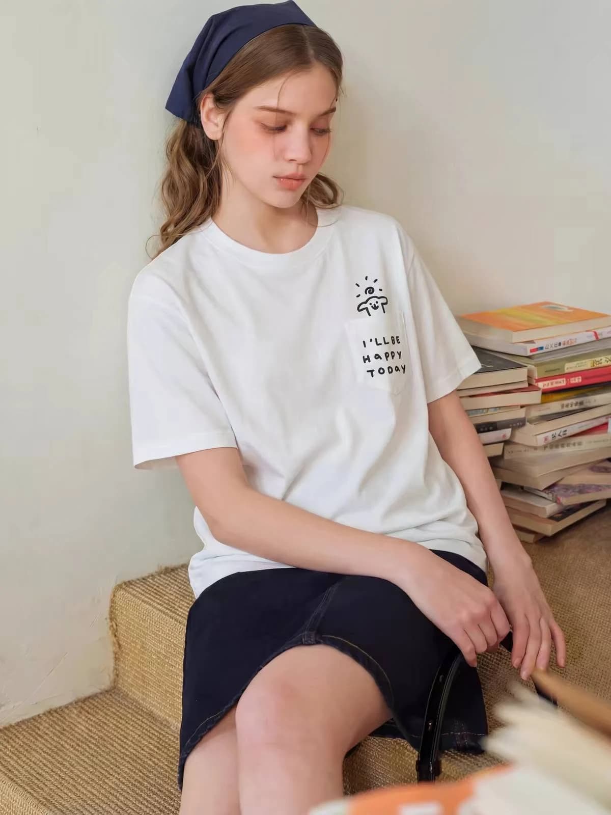 Áo Thun Nữ Trắng Có Túi Đắp I’ll Be Happy Today — ảnh 2