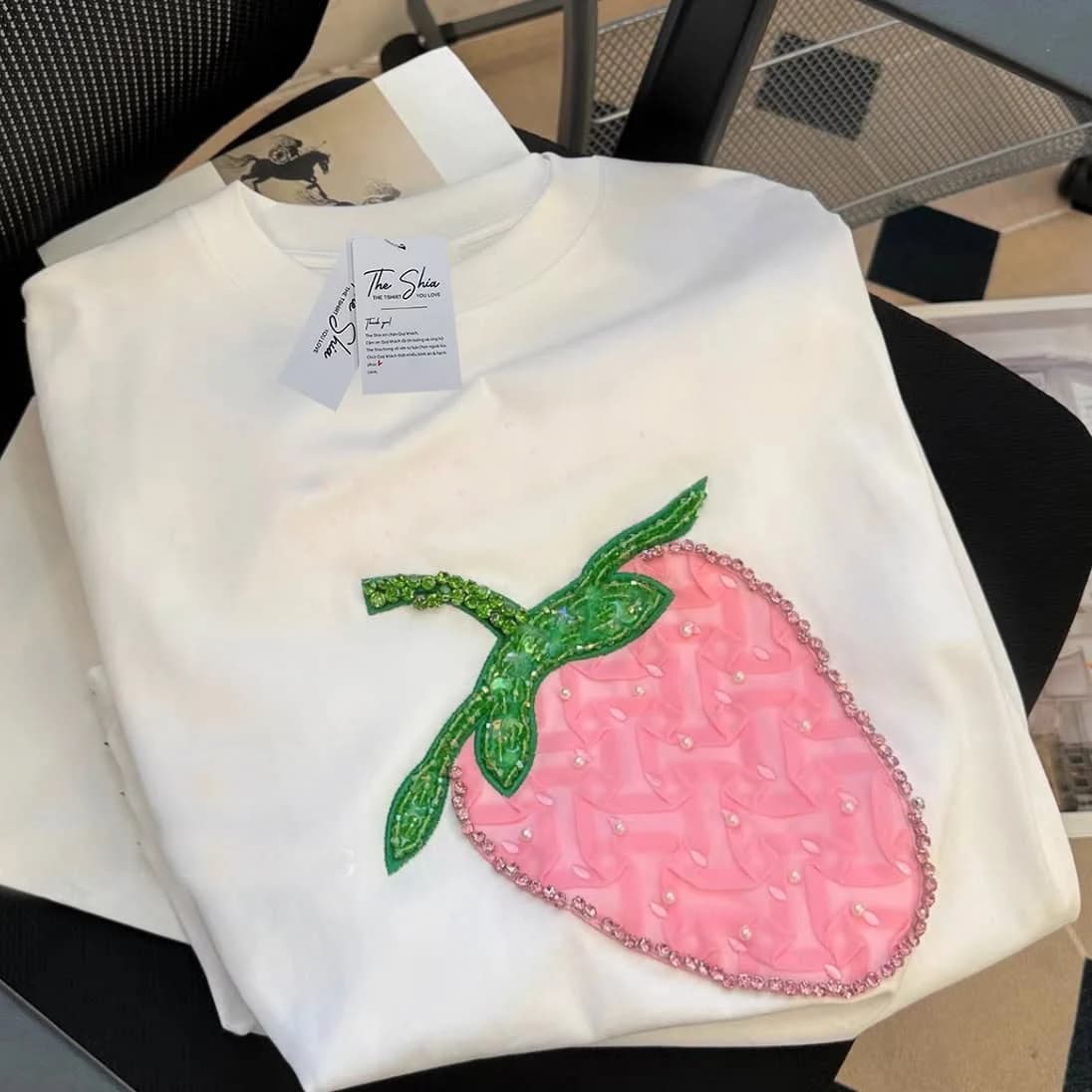 ÁO THUN THE SHIA CHARM - STRAWBERRY PEARL | Dâu Ngọc — ảnh 3