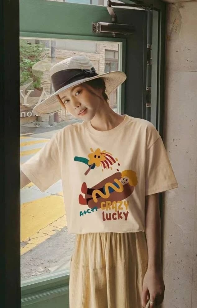 Áo thun nữ Crazy Lucky Print — ảnh 3