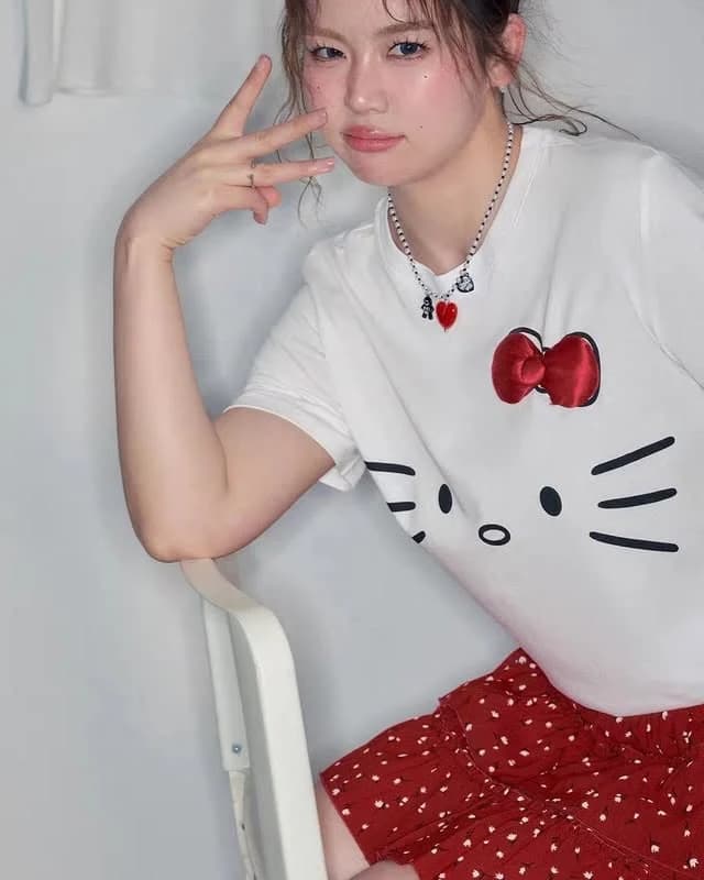 ÁO THUN THE SHIA CHARM - RED BOW CAT | Mèo Nơ Đỏ