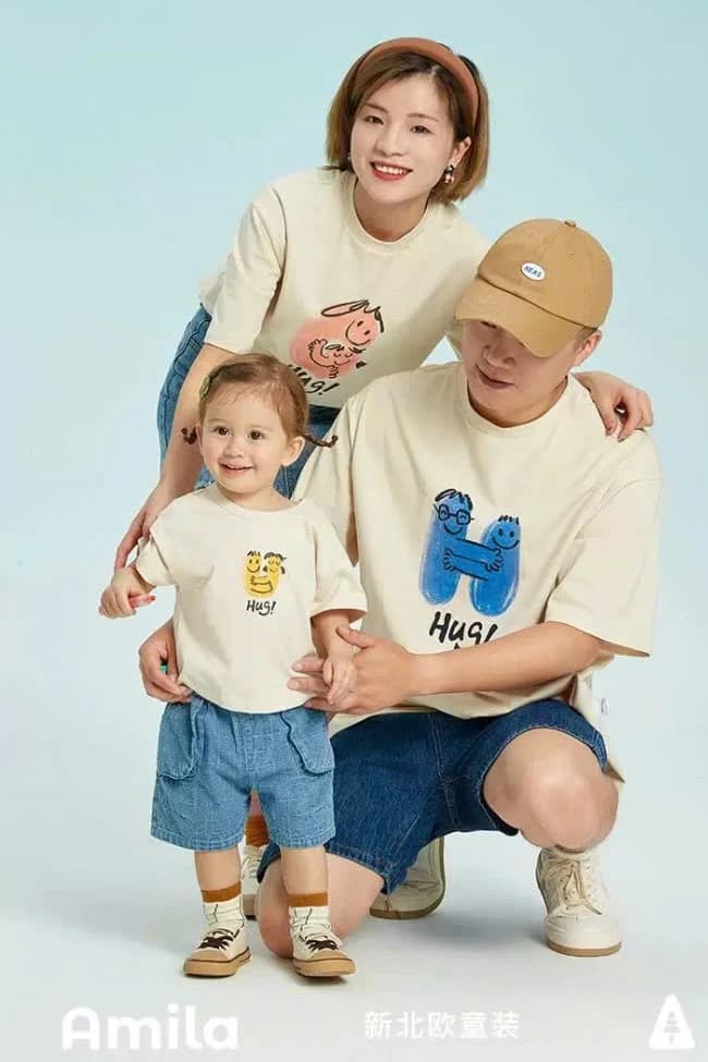 Áo Thun Gia Đình Hug — ảnh 1
