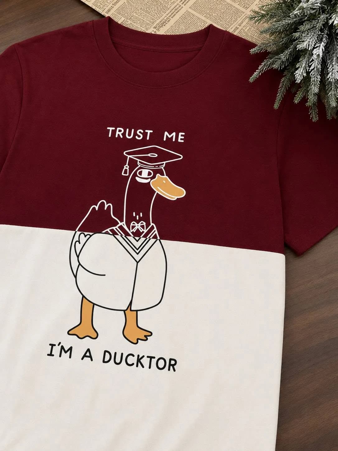 : Áo Thun Nữ Trust Me I’m a Ducktor