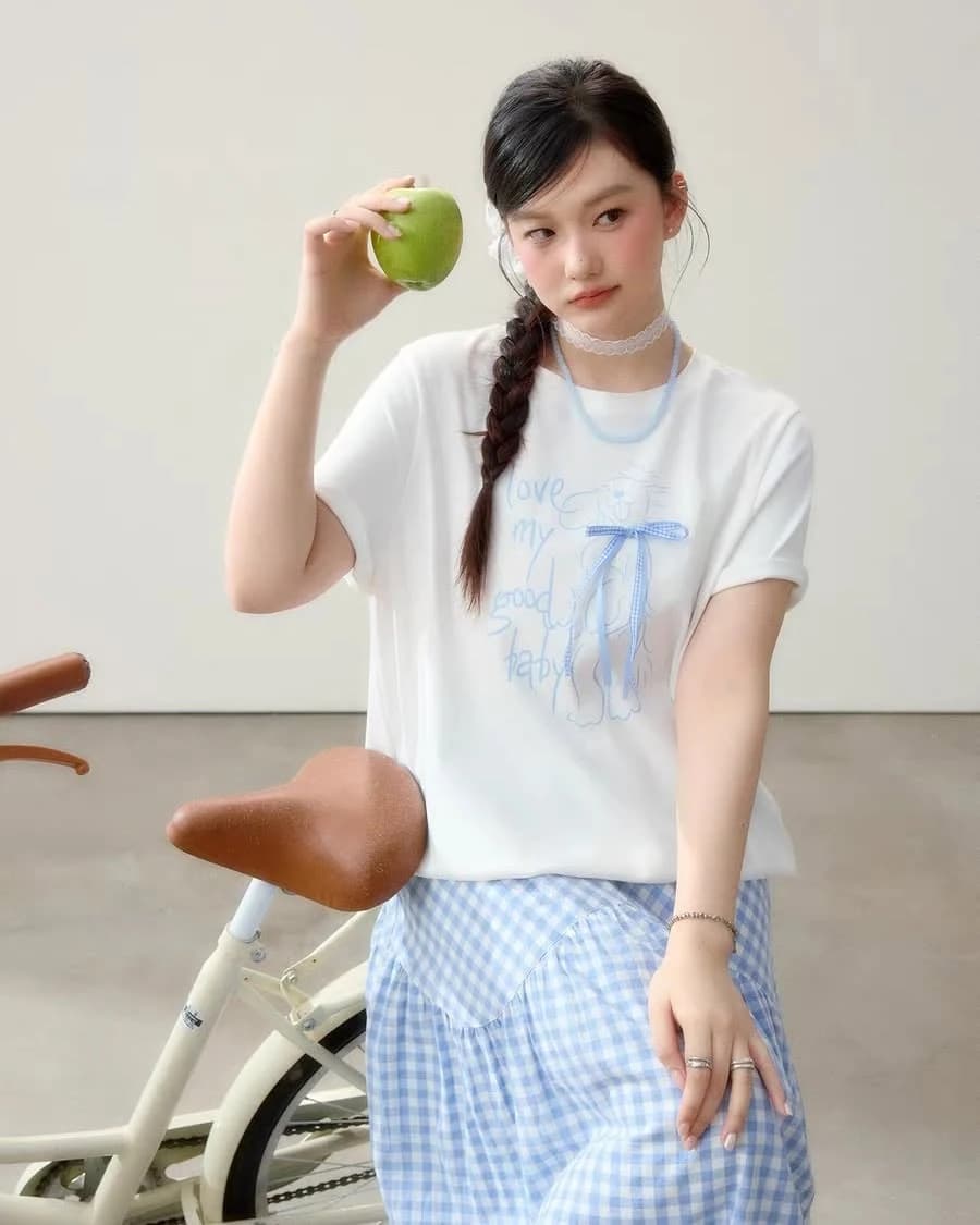 ÁO THUN THE SHIA CHARM - BLUE RIBBON | Nơ Xanh — ảnh 4
