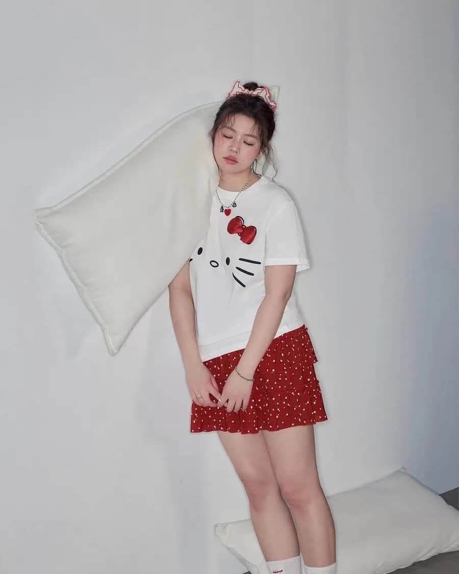 ÁO THUN THE SHIA CHARM - RED BOW CAT | Mèo Nơ Đỏ — ảnh 4
