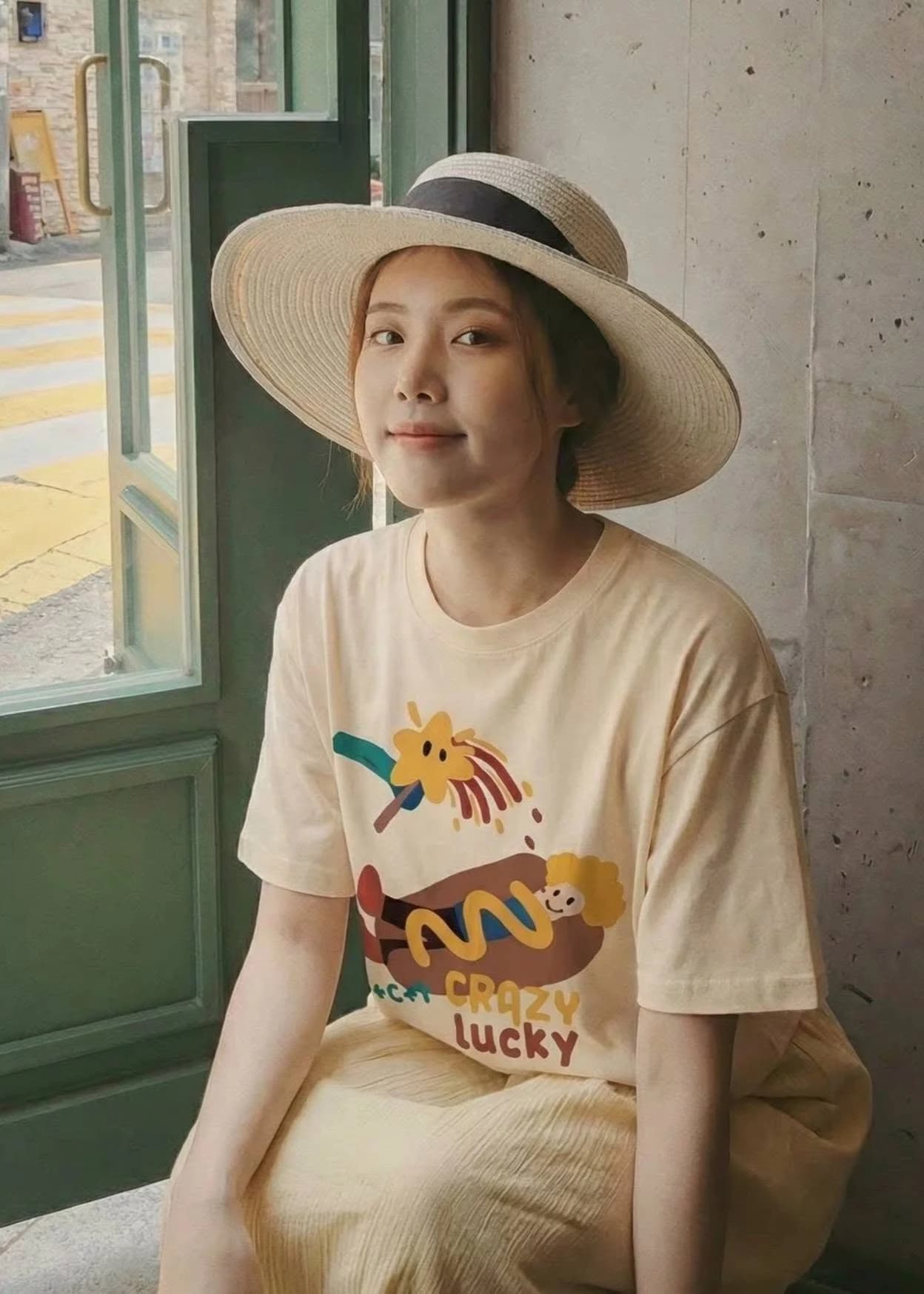 Áo thun nữ Crazy Lucky Print