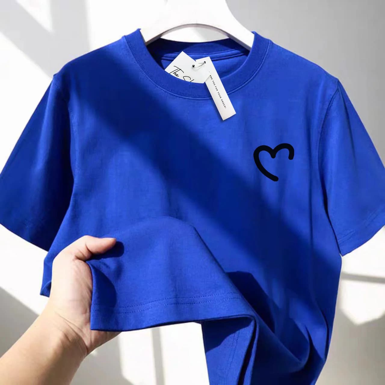 ÁO THUN HỌA TIẾT NỬA TRÁI TIM MÀU COBALT