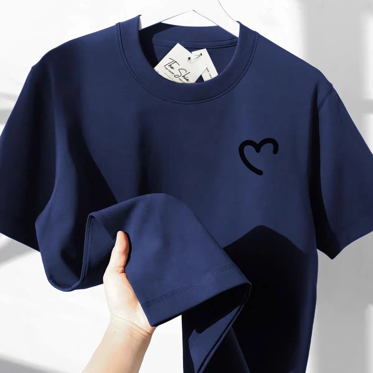 ÁO THUN HỌA TIẾT NỬA TRÁI TIM MÀU NAVY