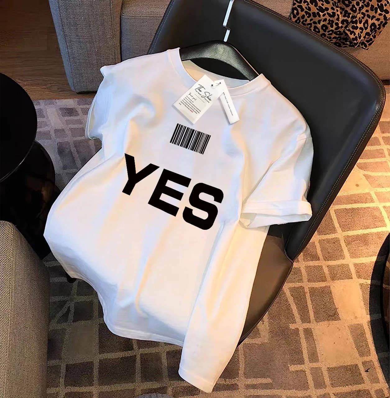 ÁO THUN HỌA TIẾT CHỮ YES