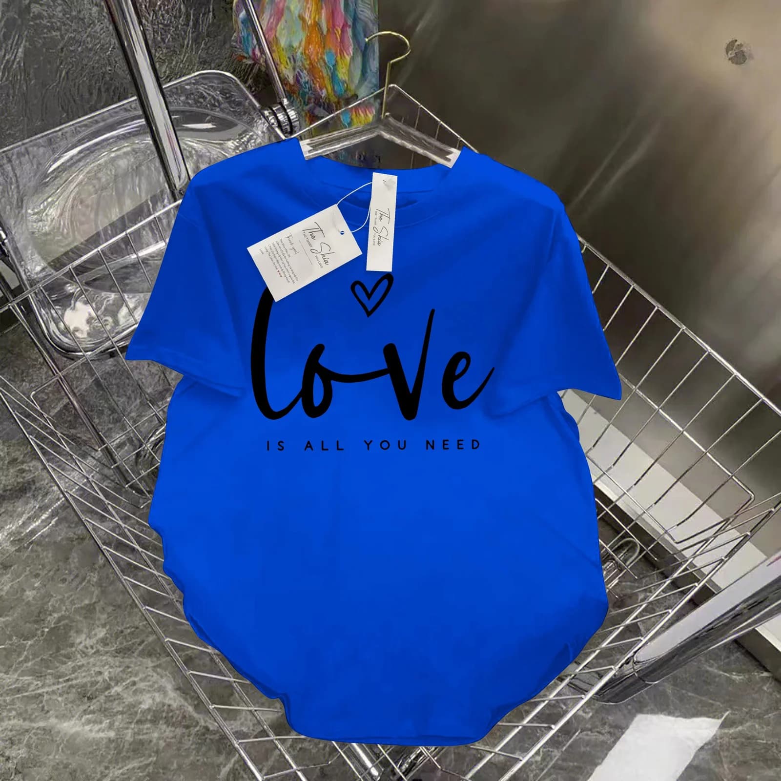 ÁO THUN SUÔNG HỌA TIẾT Love is all you need