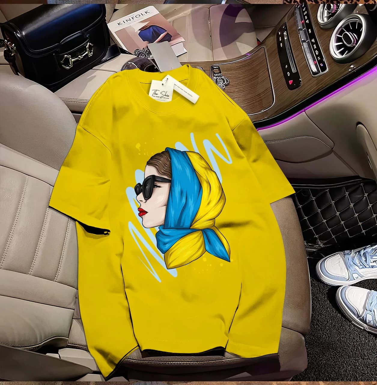 ÁO THUN HỌA TIẾT CÔ GÁI ĐỘI KHĂN FASHION